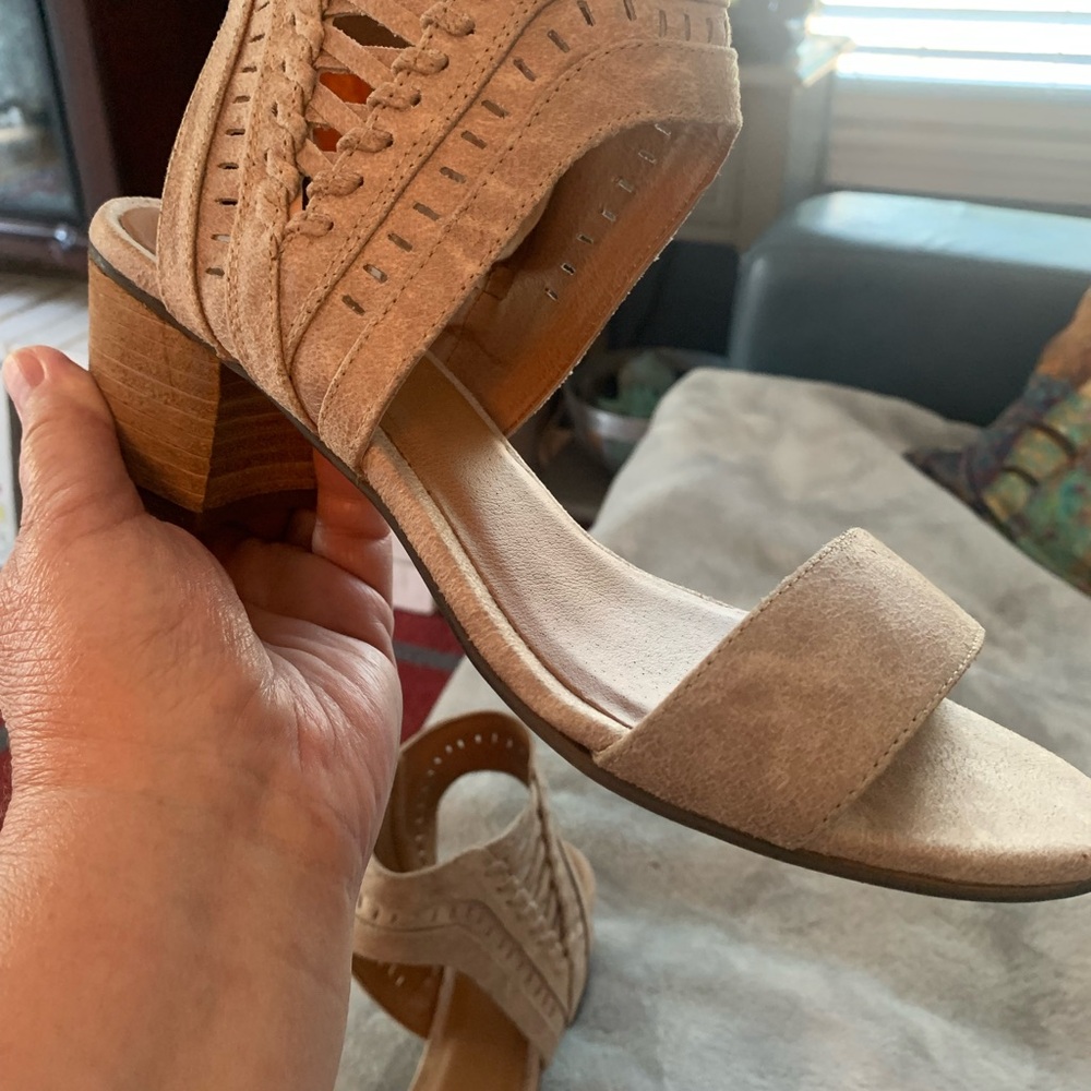not rated Women's Sandals in Tan, Size: 7-1/2, cute sandal in great shape - Picture 4 of 9